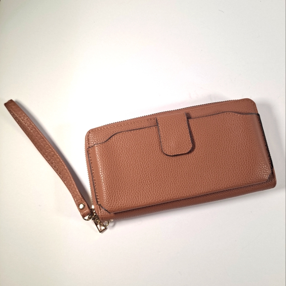 Brown Wristlet Wallet. Never used wristlet/wallet .